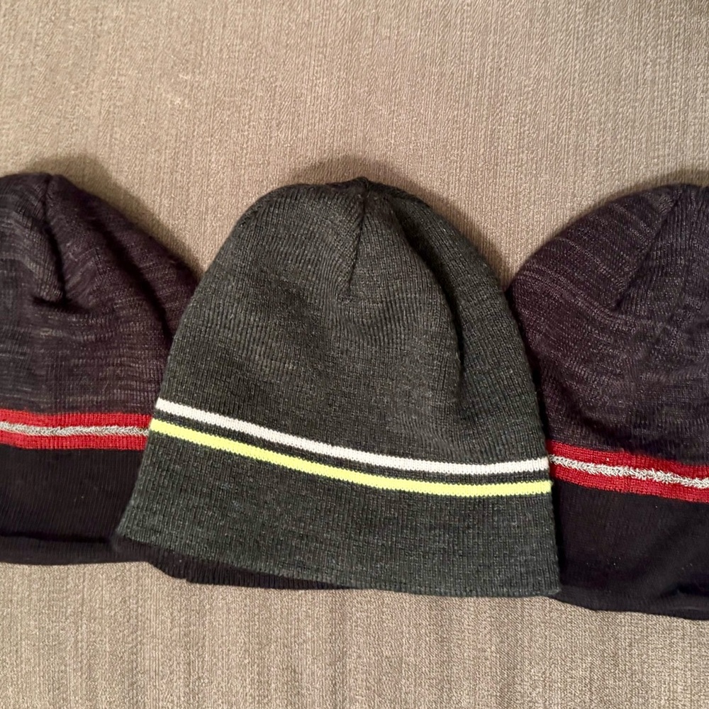 Striped Knit Beanie Set‎ - Black, Gray, Red